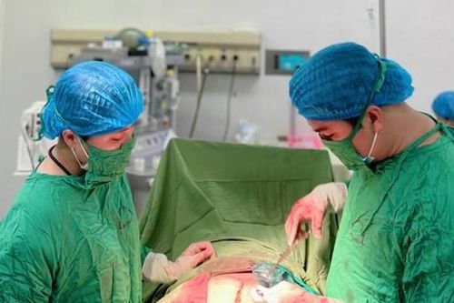Cấp cứu kịp thời sản phụ bị bất thường thai kỳ hiếm gặp