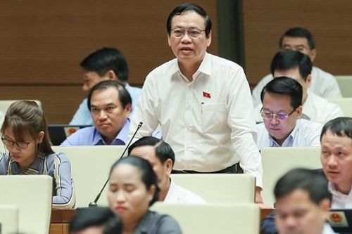 'Bên trong cán bộ sợ sai, bên ngoài dân chúng thở dài lo âu'