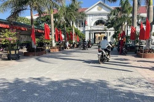 Quảng Bình: Thu sai quy định, nhà trường gọi phụ huynh đến trả tiền