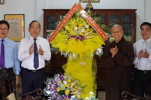 Phó Chủ tịch Hoàng Công Thủy thăm, chúc mừng Đại lễ Phật đản 2023 tại Thừa Thiên - Huế