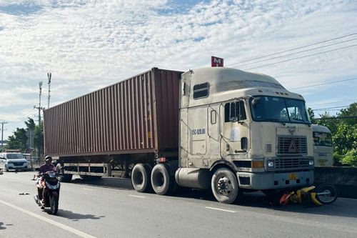 Người phụ nữ thiệt mạng sau va chạm xe đầu kéo trên quốc lộ 1