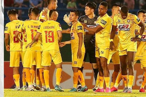 HLV Lê Huỳnh Đức tiếc hùi hụi dù cầm chân đội đầu bảng Thanh Hóa