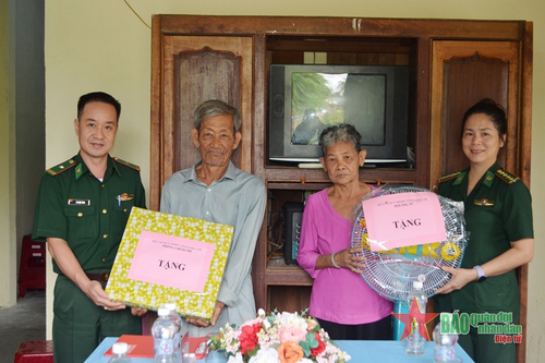 Bộ đội Biên phòng tỉnh Đắk Lắk bàn giao nhà 'Mái ấm biên cương'