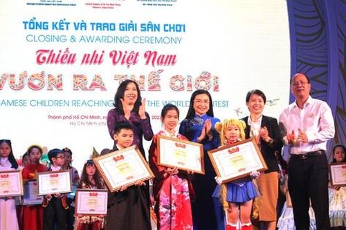 Ấn tượng buổi tổng kết, trao giải thưởng sân chơi 'Thiếu nhi Việt Nam - Vươn ra thế giới'
