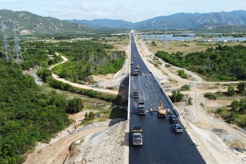 Giao các địa phương triển khai đầu tư 1.650km đường cao tốc