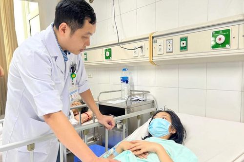 Nữ sinh lớp 11 ở Vĩnh Phúc thủng ruột vì nuốt tăm