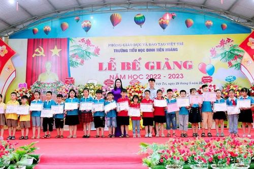 Một trường tiểu học ở Phú Thọ có hơn 600 giải tỉnh và quốc gia
