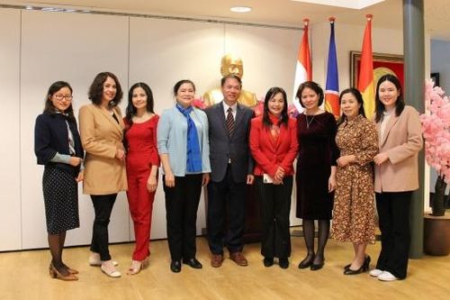 Đại sứ Việt Nam tại Hà Lan làm việc với Đoàn Trung ương Hội Liên hiệp Phụ nữ Việt Nam