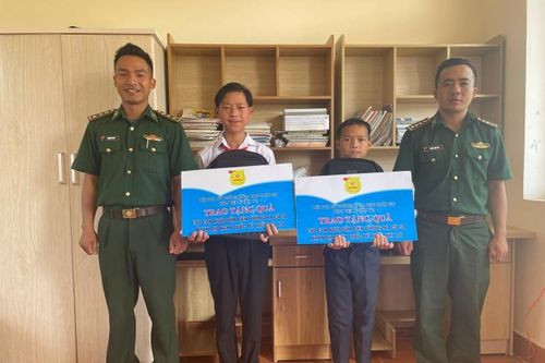Mang niềm vui tròn đầy đến với những 'mầm non' nơi biên giới