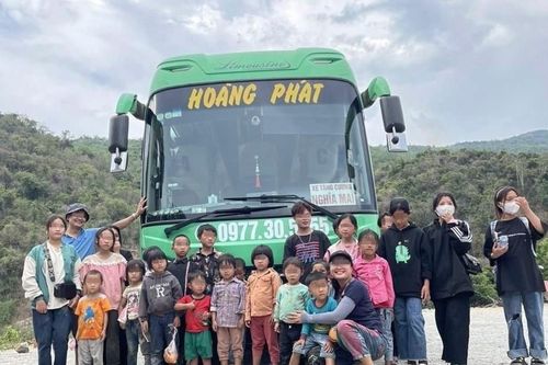 Những đứa trẻ vượt nghìn cây số 'nam tiến' đoàn tụ cùng cha mẹ dịp hè