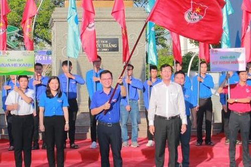 Tình nguyện hè An Giang: Hướng dẫn kỹ năng bảo vệ, phòng chống bạo lực, xâm hại trẻ em