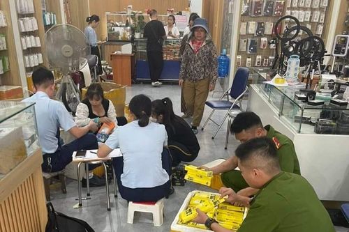Thu giữ gần 3.000 phụ kiện điện thoại không rõ nguồn gốc, xuất xứ