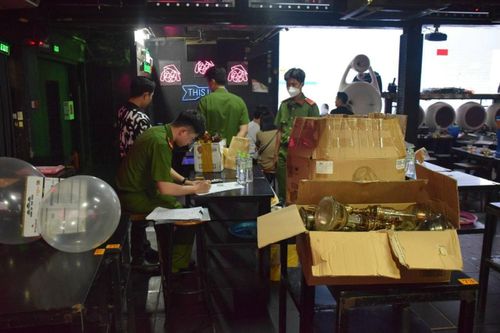 Phát hiện 10 cơ sở liên quan đến khí cười, shisha tại phố Bùi Viện