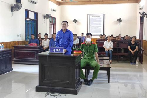 Đâm chết con trai trong cơn nóng giận
