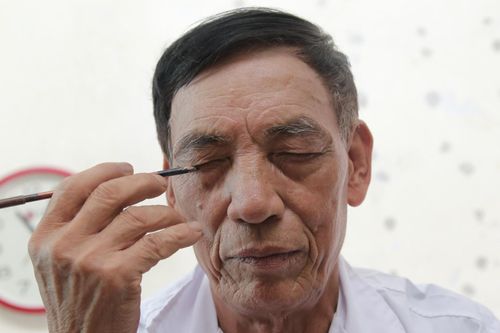 Hơn 30 năm 'làm đẹp' cho tử thi, người đàn ông kể kỷ niệm ám ảnh