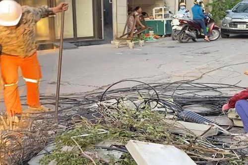 Hà Nội dỡ cột điện ngáng đường dân sau phản ánh của VietNamNet