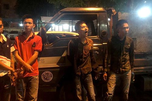 Tạm giữ 4 thanh niên lái xe tải đi trộm cắp tài sản