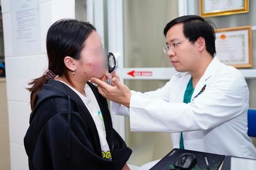 Chi hàng trăm triệu đồng làm đẹp cấp tốc, cô gái nhận lại khuôn mặt như... tổ ong