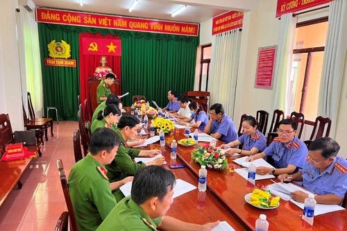 Trực tiếp kiểm sát việc chấp hành pháp luật đối với Trại giam Châu Bình