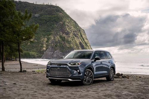 Toyota Grand Highlander 2024 chốt giá khởi điểm hơn 43.000 USD
