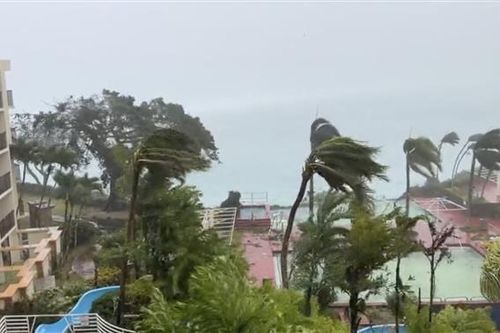 Nhật Bản đề phòng bão Mawar tiến đến Okinawa, cảnh báo thủy triều dâng