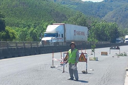 Xuất hiện hố sâu bất thường trên Quốc lộ 1, đoạn qua thị xã Sông Cầu