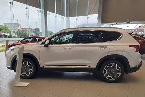 Đại lý 'xả hàng' Hyundai Santa Fe, giảm giá tới 200 triệu đồng