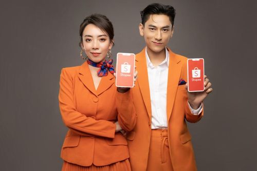 Đột nhập hậu trường TVC Shopee 6.6, Thu Trang tranh thủ livestream 'rao bán' cậu em trai Isaac