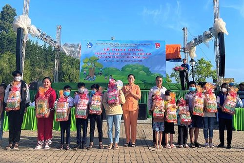 UBND TP. Châu Đốc phát động Tháng hành động vì trẻ em và Sinh hoạt hè năm 2023