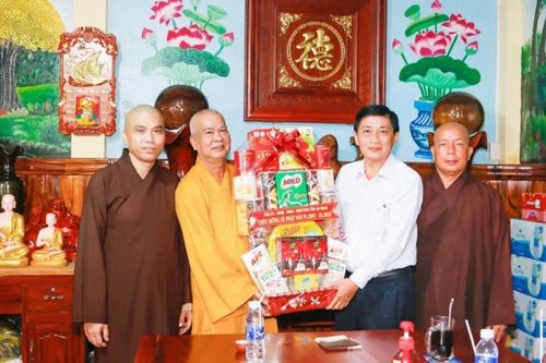 Ban Tôn giáo tỉnh An Giang thăm và chúc mừng Đại lễ Phật đản Phật lịch 2567 – Dương lịch 2023 tại chùa Kỳ Viên