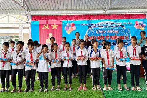 Tạo sân chơi hè cho thiếu nhi dân tộc thiểu số Khmer ở xã Châu Lăng