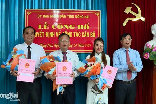 Công bố các quyết định về công tác cán bộ