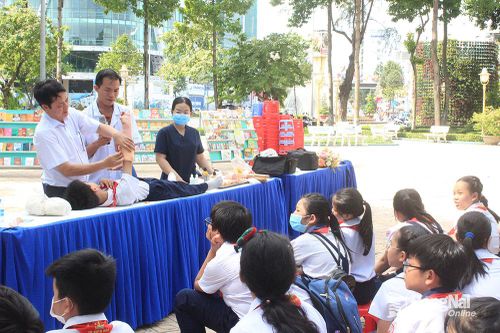 Tuyên truyền, vận động thiếu nhi tập luyện môn bơi, phòng, chống đuối nước
