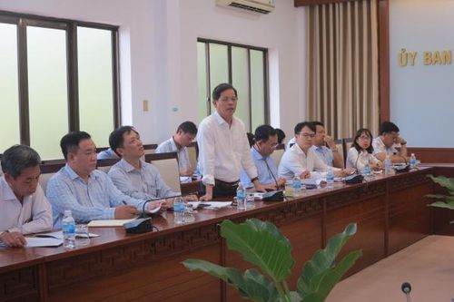 Chủ tịch UBND tỉnh Nguyễn Tấn Tuân làm việc với đoàn thanh tra của Ủy ban Dân tộc