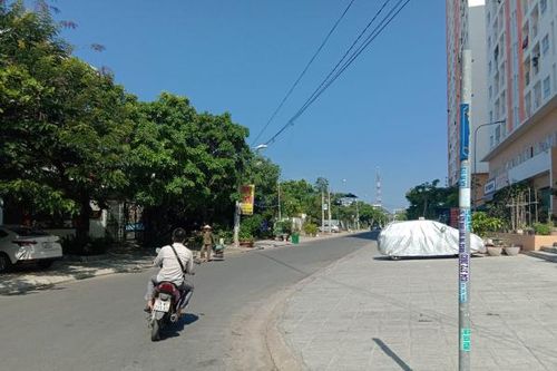 Cần gắn lại biển tên đường