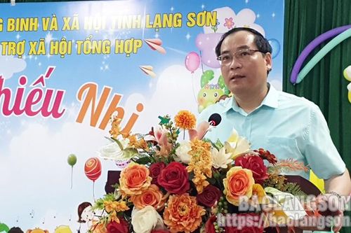 Thăm, tặng quà Tết Thiếu nhi tại các huyện, thành phố