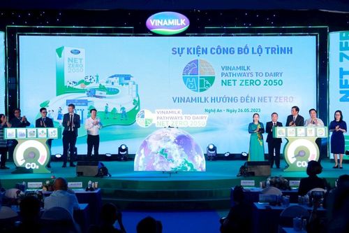 Vinamilk công bố lộ trình tiến đến Net Zero 2050, có trang trại, nhà máy sữa đầu tiên tại Việt Nam đạt trung hòa carbon