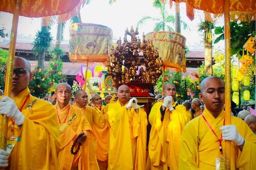 Thiêng liêng lễ rước Phật mừng Phật đản tại cố đô Huế