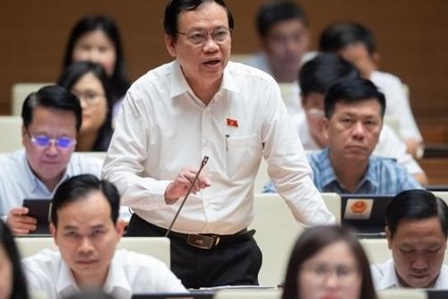 Cán bộ không làm gì cũng là một loại 'tự diễn biến'