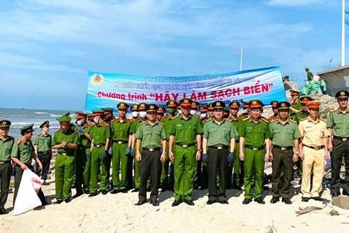 Công an tỉnh Bà Rịa-Vũng Tàu: Trồng nhiều cây xanh, thu gom rác thải biển