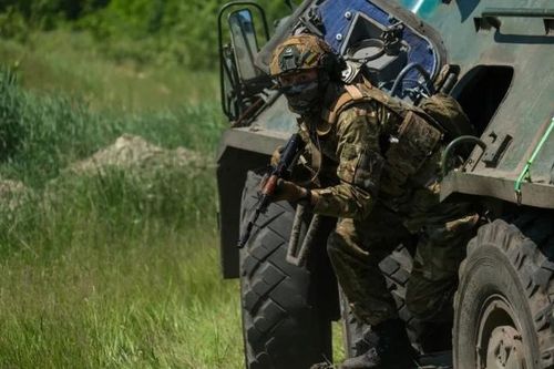 Lữ đoàn 'cơn thịnh nộ' của Ukraine tập trận bắn đạn thật