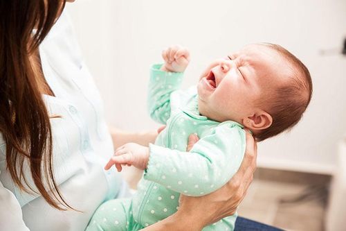 Trẻ sơ sinh bị rung lắc nguy hiểm thế nào?