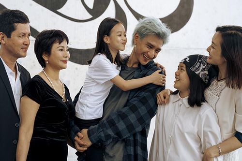 16 Typh hát rap truyền thông điệp 'yêu thương gia đình, chống bạo lực'