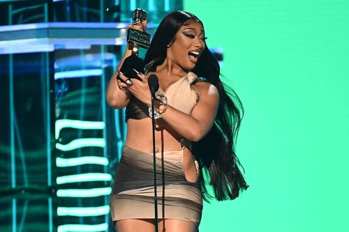 Rapper 3 lần đạt Grammy tuyên bố tạm ngừng hoạt động