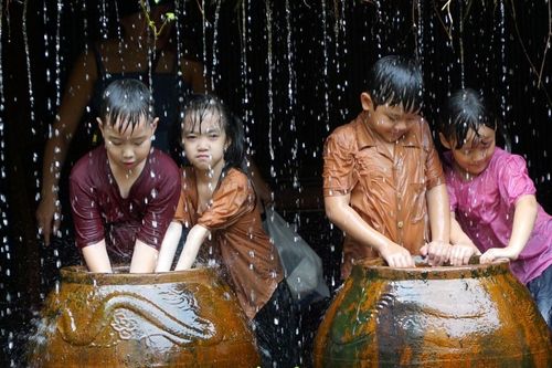 Khóc, cười cùng 'Cho tôi xin một vé đi tuổi thơ' trên sân khấu kịch