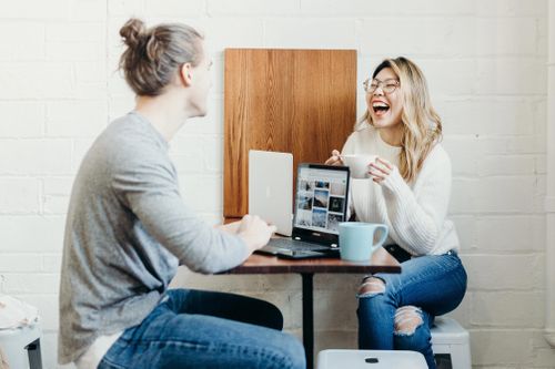 Đồng nghiệp là con sếp