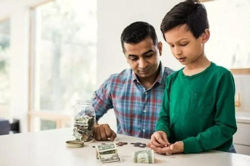 Chuyên gia chỉ ra thời điểm thích hợp để cha mẹ dạy trẻ về tiền bạc