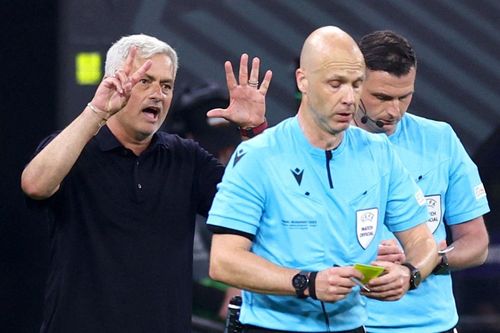Mourinho bị UEFA buộc tội vì nhục mạ trọng tài