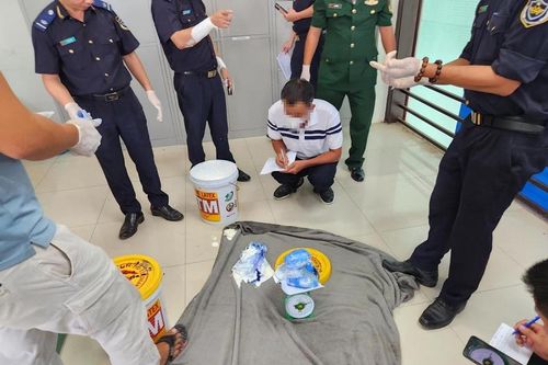 Cất giấu ma túy trong thùng đựng sơn