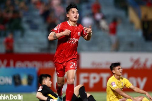 Thi đấu hơn hai cầu thủ ngoại, SLNA để thua dễ trước Viettel